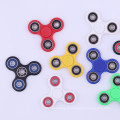 2017 vente chaude coloré 608 portant Fidget-Spinner